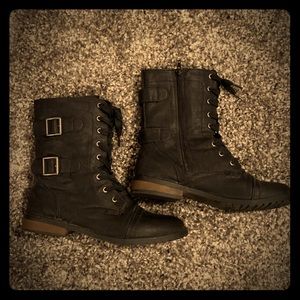 Short black flat boots
